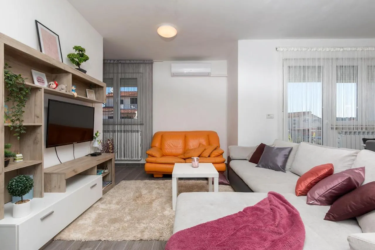Apartment Kris Póla