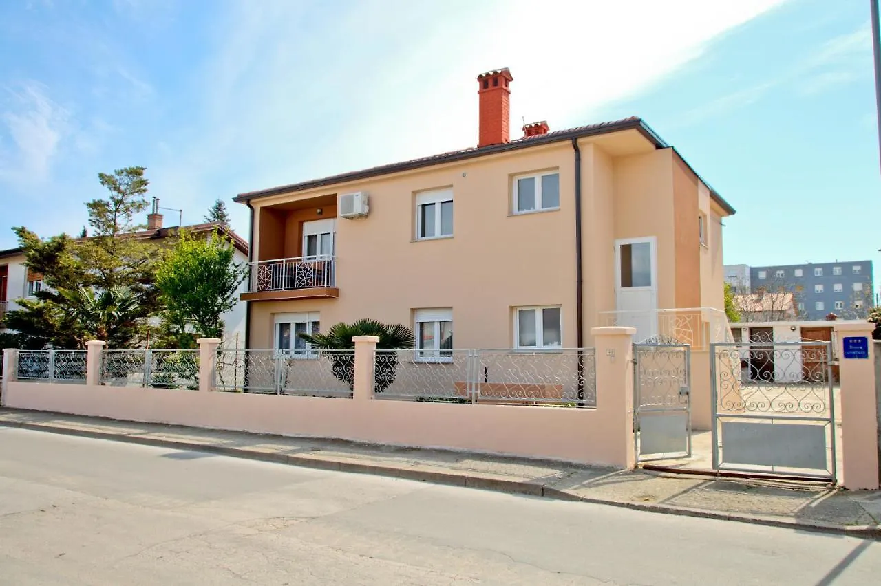 Apartment Kris Póla