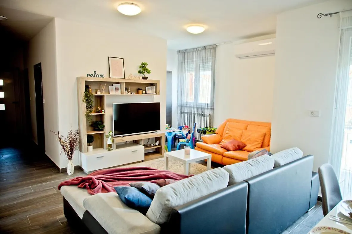 Apartment Kris Póla 0*,  Horvátország